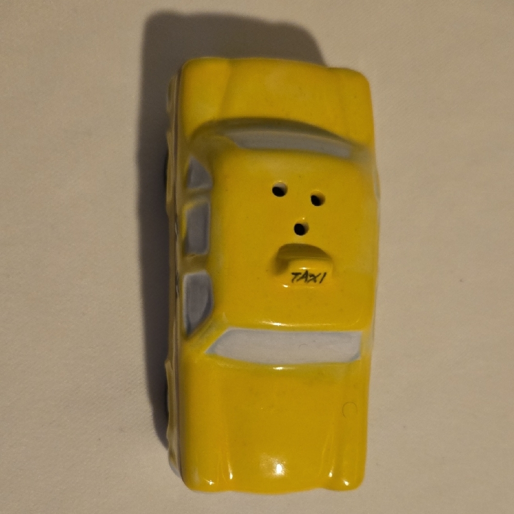 Salt Shaker Yellow and White Cooking Utensils Set for Kitchen - Picture 4 of 7